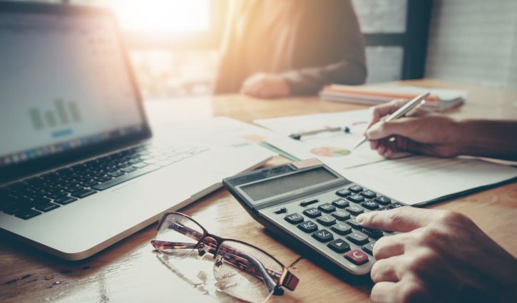 BLOG: Employing Consultants in Multiple States – A Practical Approach to Balance Tax Compliance Costs and Risks 1 Close up Businessman and partner using calculator and laptop for calaulating finance, tax, accounting, statistics and analytic research concept